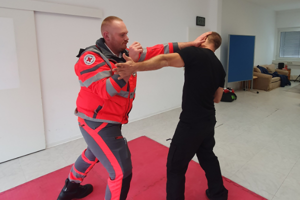 Selbstverteidigung im Rettungsdienst - Training und Workshops