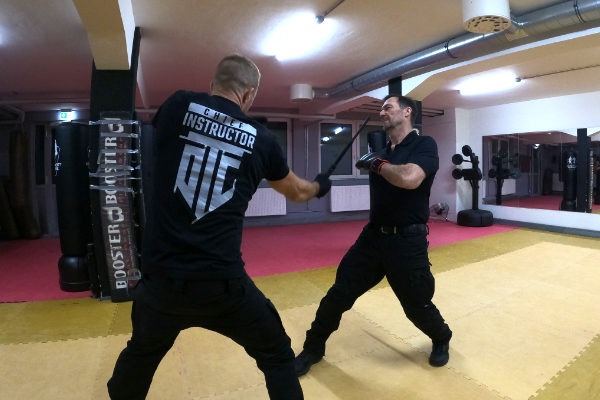 Selbstverteidigung mit dem Teleskopschlagstock (Baton) - Seminare und Trainings